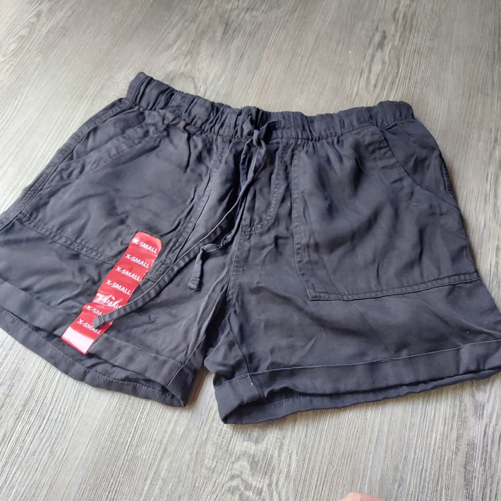 GAP XS Black Cloth Pocketed Drawstring Shorts